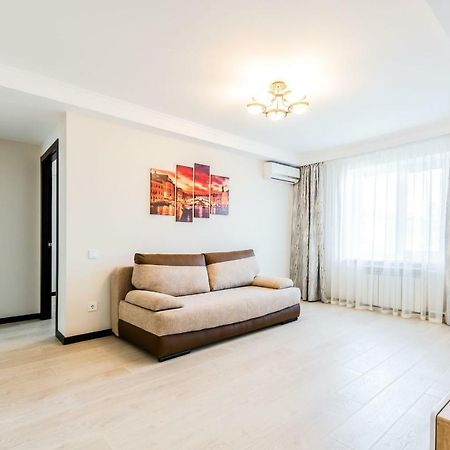 Artal Apartment On Obolonsky Avenue 16A Kiev Bagian luar foto
