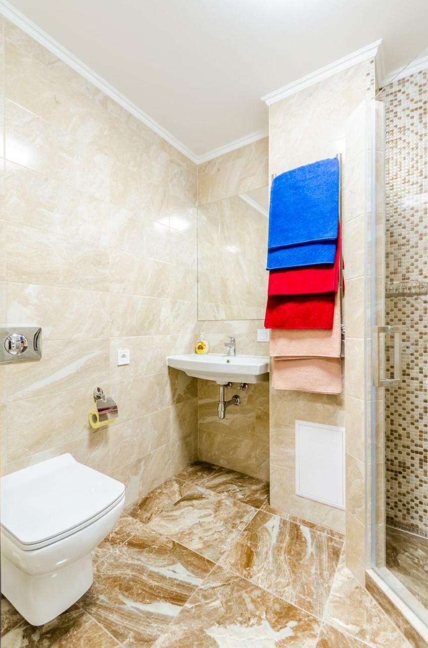 Artal Apartment On Obolonsky Avenue 16A Kiev Bagian luar foto