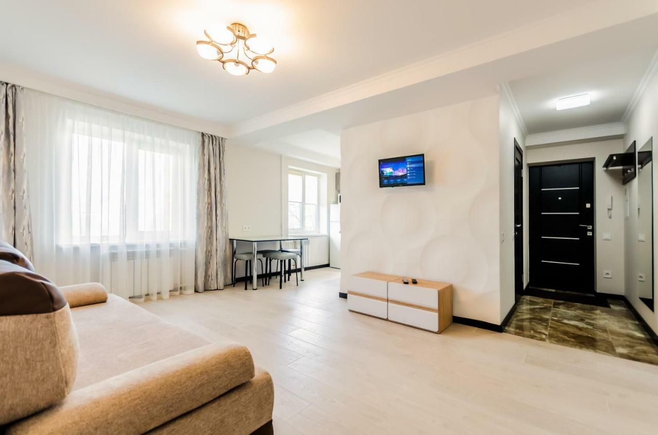 Artal Apartment On Obolonsky Avenue 16A Kiev Bagian luar foto