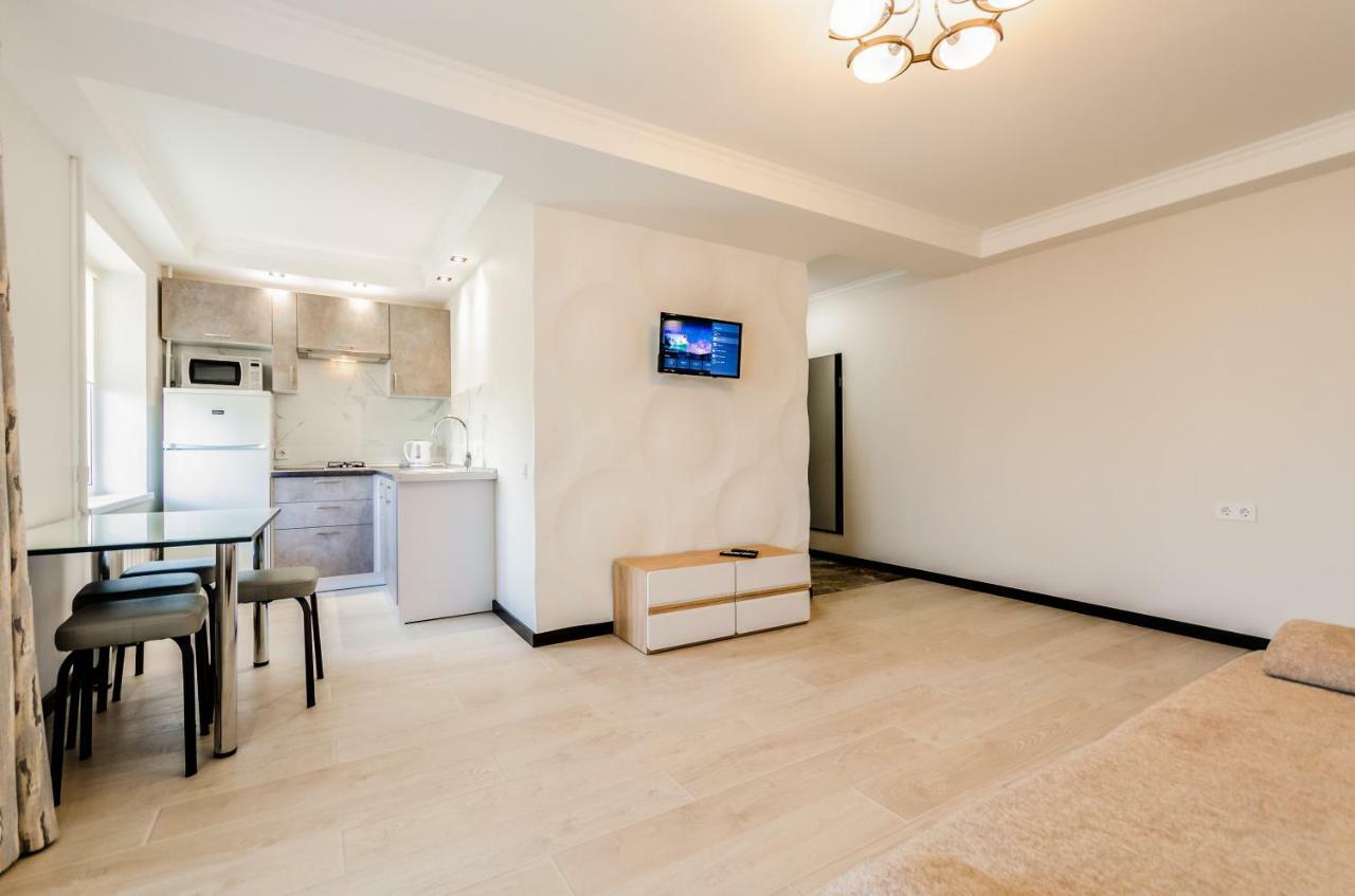 Artal Apartment On Obolonsky Avenue 16A Kiev Bagian luar foto